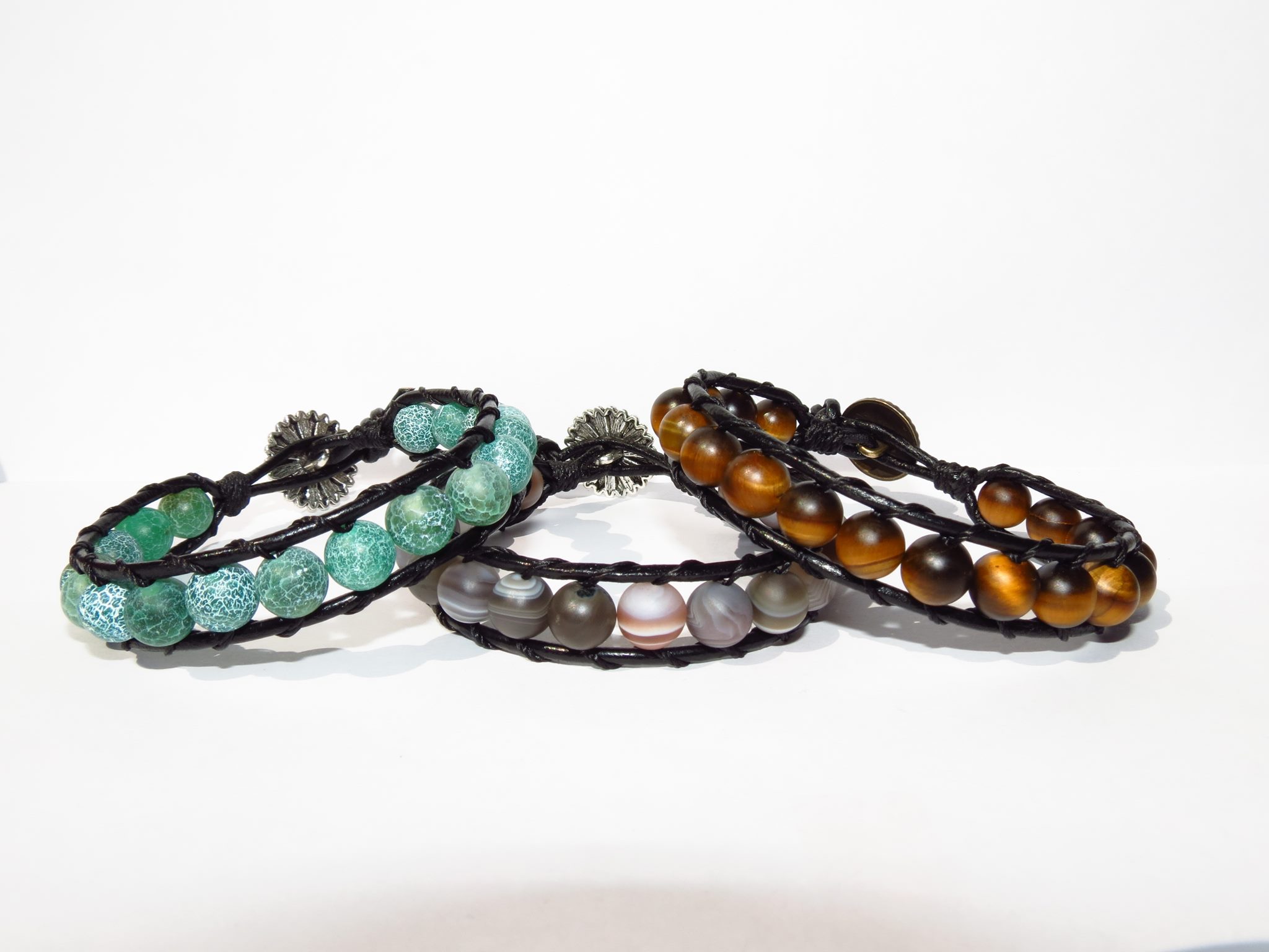 <i></i> <i></i> <i></i>